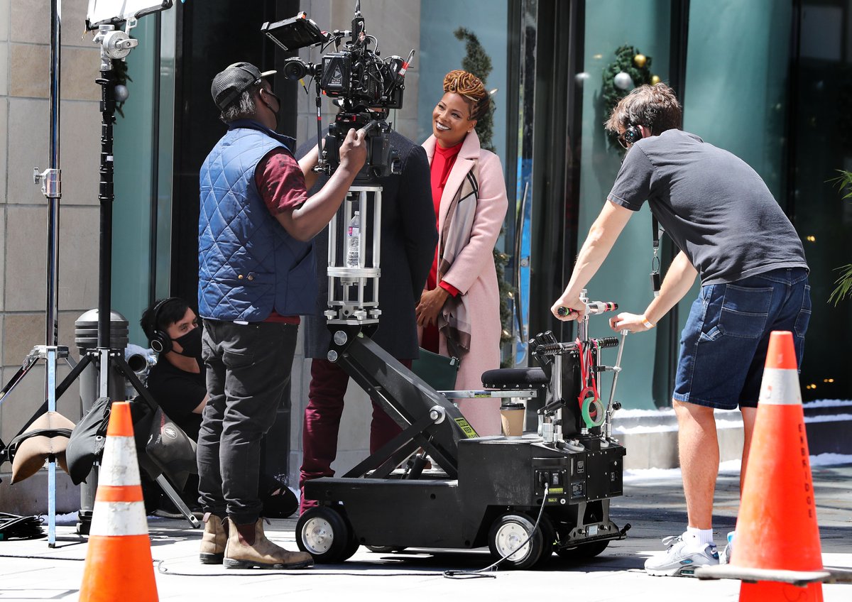 tonysunphoto's tweet photo. Christmas #movie being made on Queen Street in #Ottawa Thursday.#SecondChanceChristmas #RogerBobb @OttawaCitizen https://t.co/U7CxJKkoLz