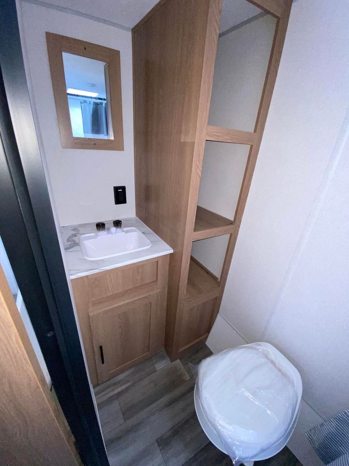 rv_usa's tweet photo. 2022 Prime Time avenger 16fq for sale! We deliver nationwide, financing available. Located at 71 N. West Street, Norwalk, OH. https://t.co/nilv1xIlwk #rvsforsale #traveltrailer #rvlife #camping #rvliving https://t.co/qaKKJsaNWA