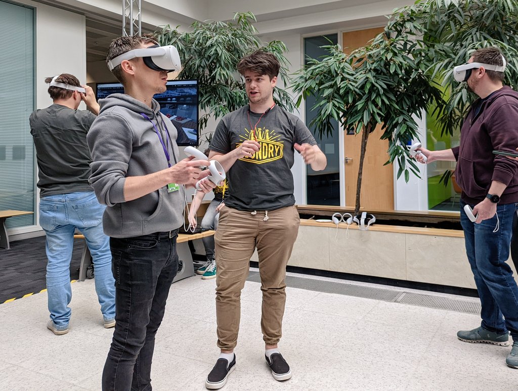DrAndyKing's tweet photo. @03gramat @UWE_Foundry @UWEGames @UWEBristol @UWESport @uwecfm There's a *very* early doors VR multiplayer proof of concept too... https://t.co/e7zvsDCpr9