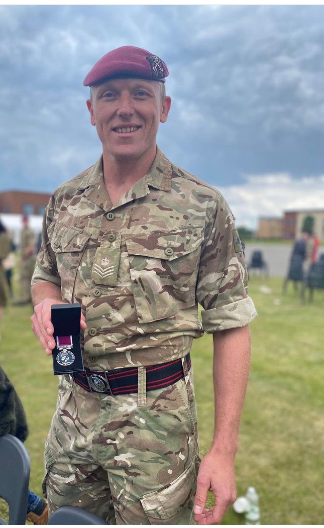 3PARA's tweet photo. Massive appreciation post/thread. 
Since being posted to @3PARA QMSI on promotion in 2019 SSgt Gilmore has been awarded @TheParachuteReg Colonel Comdt Coin of Recognition, @16AirAssltBCT  Commanders Commendation, Sgt Willets GC trophy and LSGC and Platinum Jubilee medals. https://t.co/uMOgBjpkXK