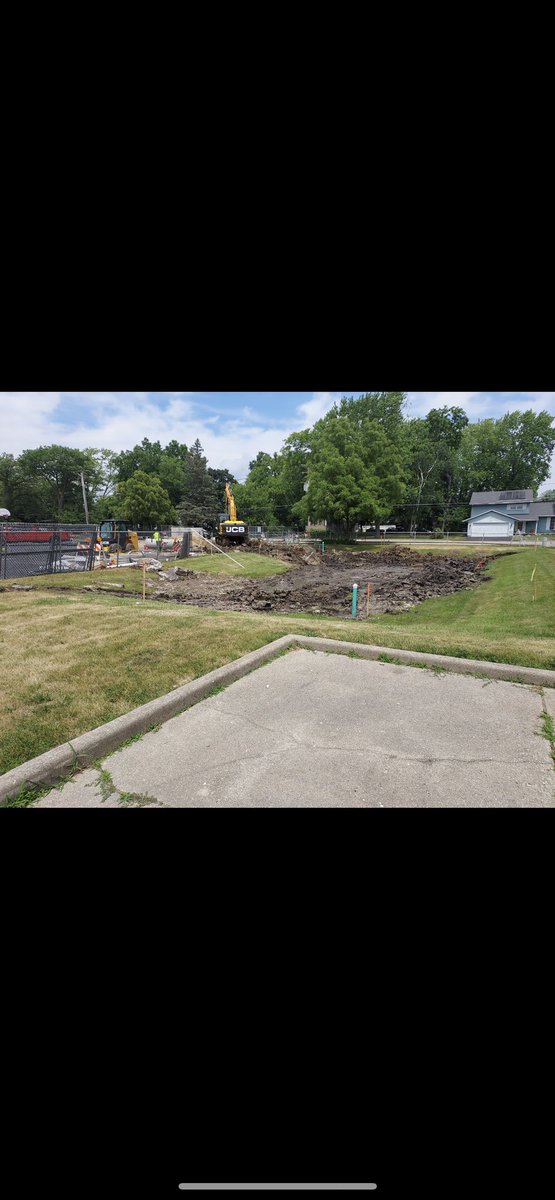 socialmediacur1's tweet photo. Howe parking lot progress! https://t.co/TgN53DNQkh