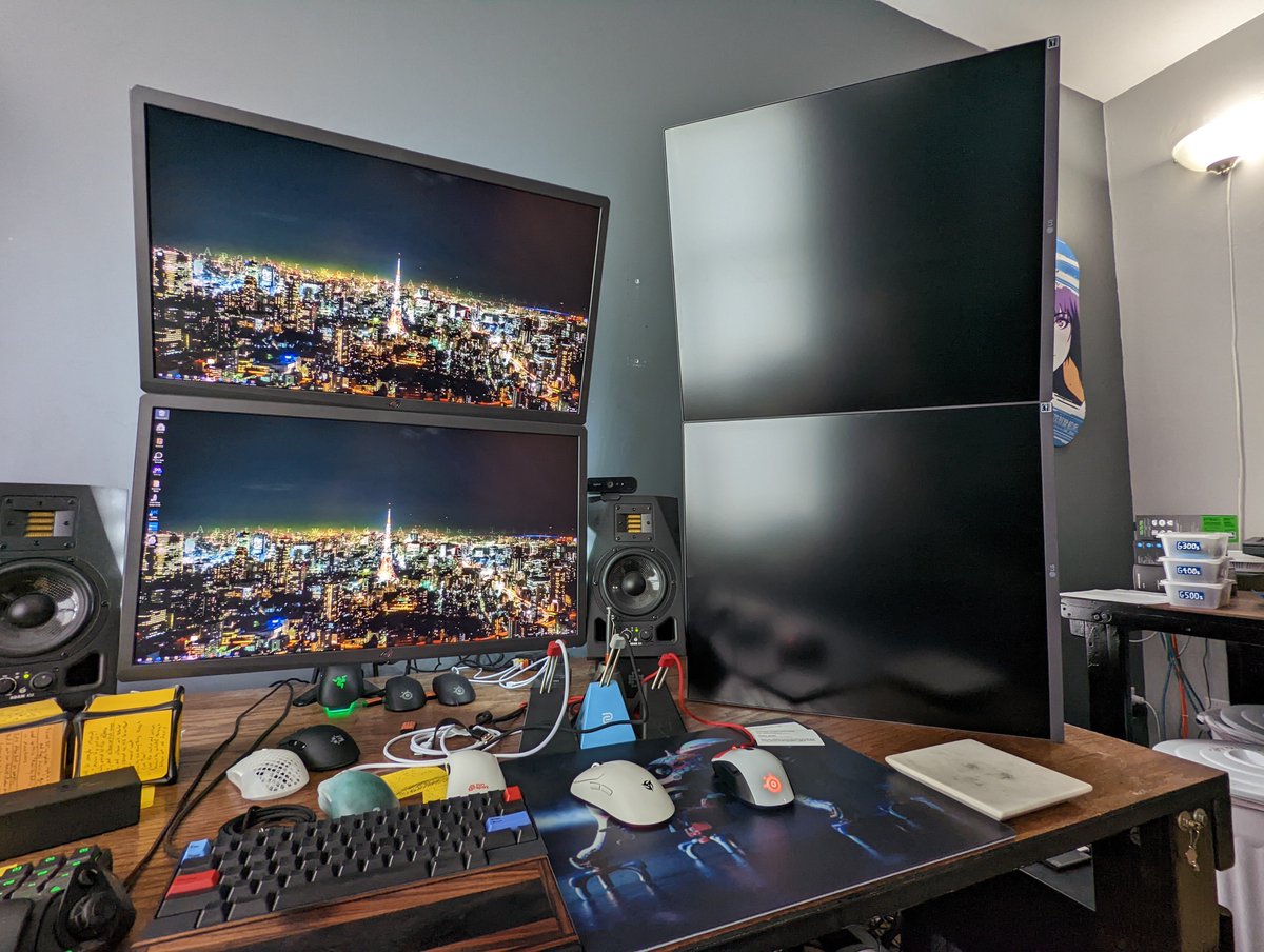 Oh! Nevermind...

(this is totally what <a href="/LGUS/">LG Electronics</a> intended with the LG DualUp right?)