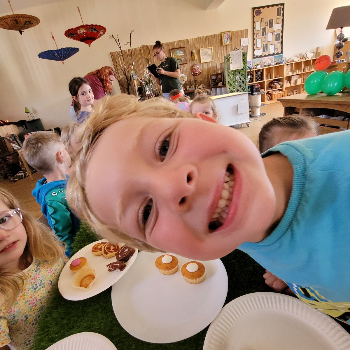 MinersMini's tweet photo. If you we're a caterpillar how hungry would you be??? 🐛
As part of celebrating national picnic month for tea today our preschoolers discovered the delicious offerings from our favourite Eric Carle classic 🍎🍑🍰🍭🧀🥒🍊🍓 https://t.co/sqsRLY70WI