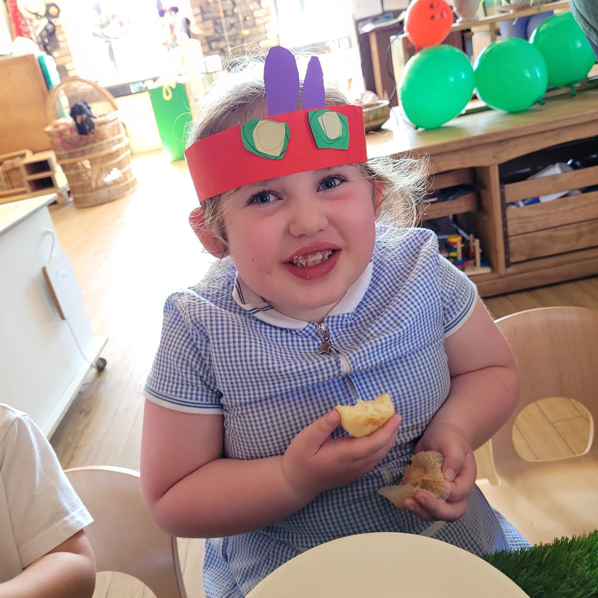 MinersMini's tweet photo. If you we're a caterpillar how hungry would you be??? 🐛
As part of celebrating national picnic month for tea today our preschoolers discovered the delicious offerings from our favourite Eric Carle classic 🍎🍑🍰🍭🧀🥒🍊🍓 https://t.co/sqsRLY70WI