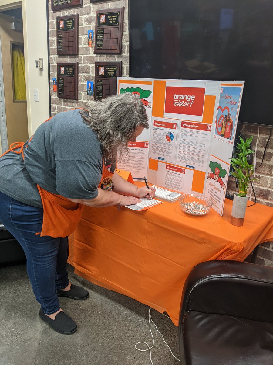 Angelaamos93's tweet photo. #HomerFund Sign Ups at Store#4609, Roanoke, VA https://t.co/8TxOT4a5Y2