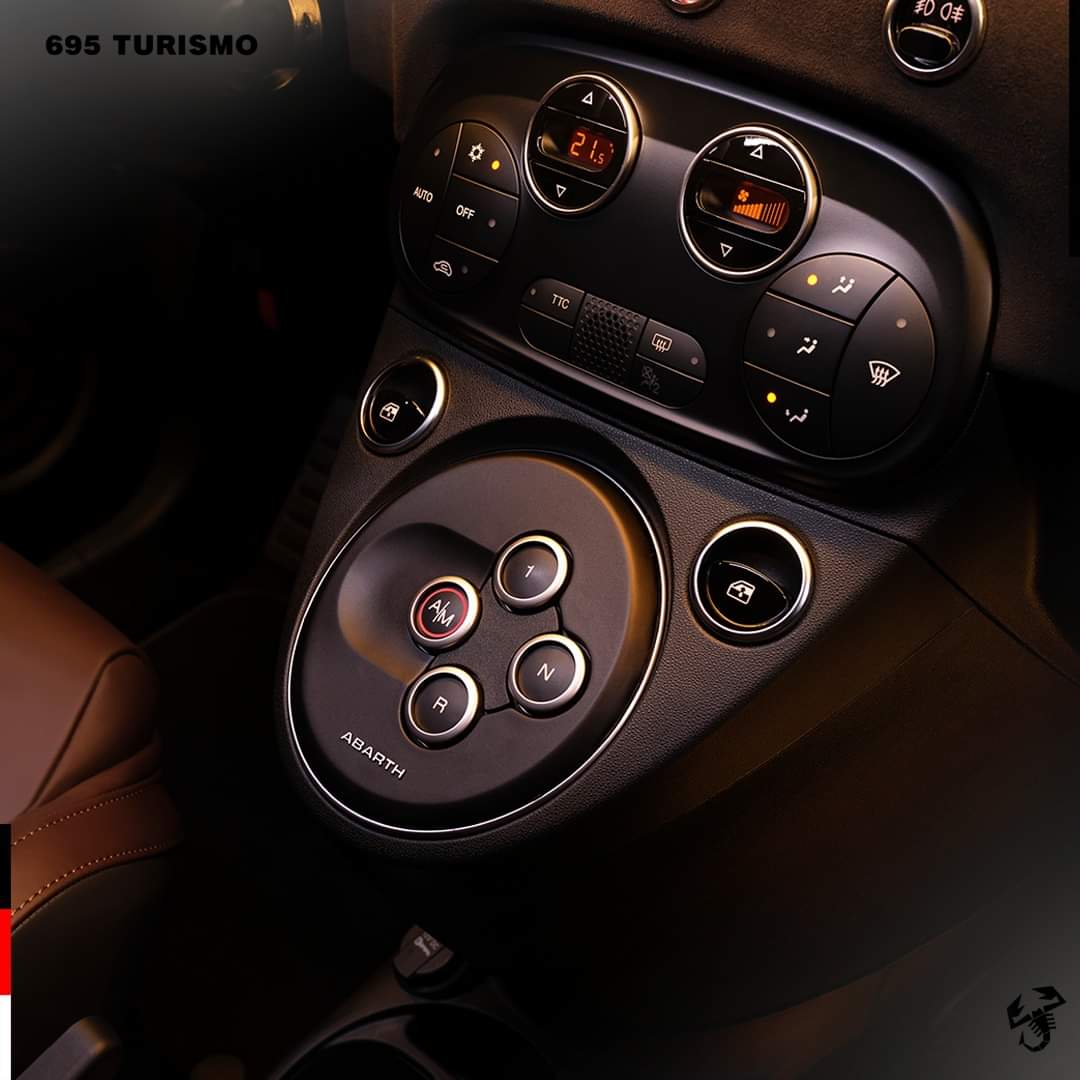 TorinoMotorMLG's tweet photo. Si crees que el techo retráctil es el elemento más chulo de Turismo, es porque aún no has deslizado el dedo hacia la izquierda. #695Turismo #AugmentedPerformance https://t.co/qaJuI78YY7