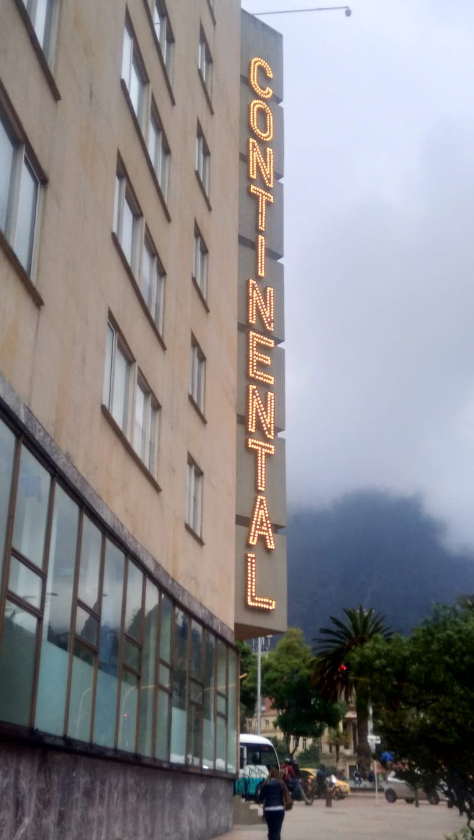 PersoTourCol's tweet photo. Le #Continental. C’était avant l’hôtel de luxe et de référence de #Bogota dans les années 30-40-50 (1900, hein !). Il abrita, en 1948, la réunion des chefs d’état latino-américains qui aboutit à la fondation de l'#OEA

La #Colombie autrement https://t.co/jkBRVuGIOb