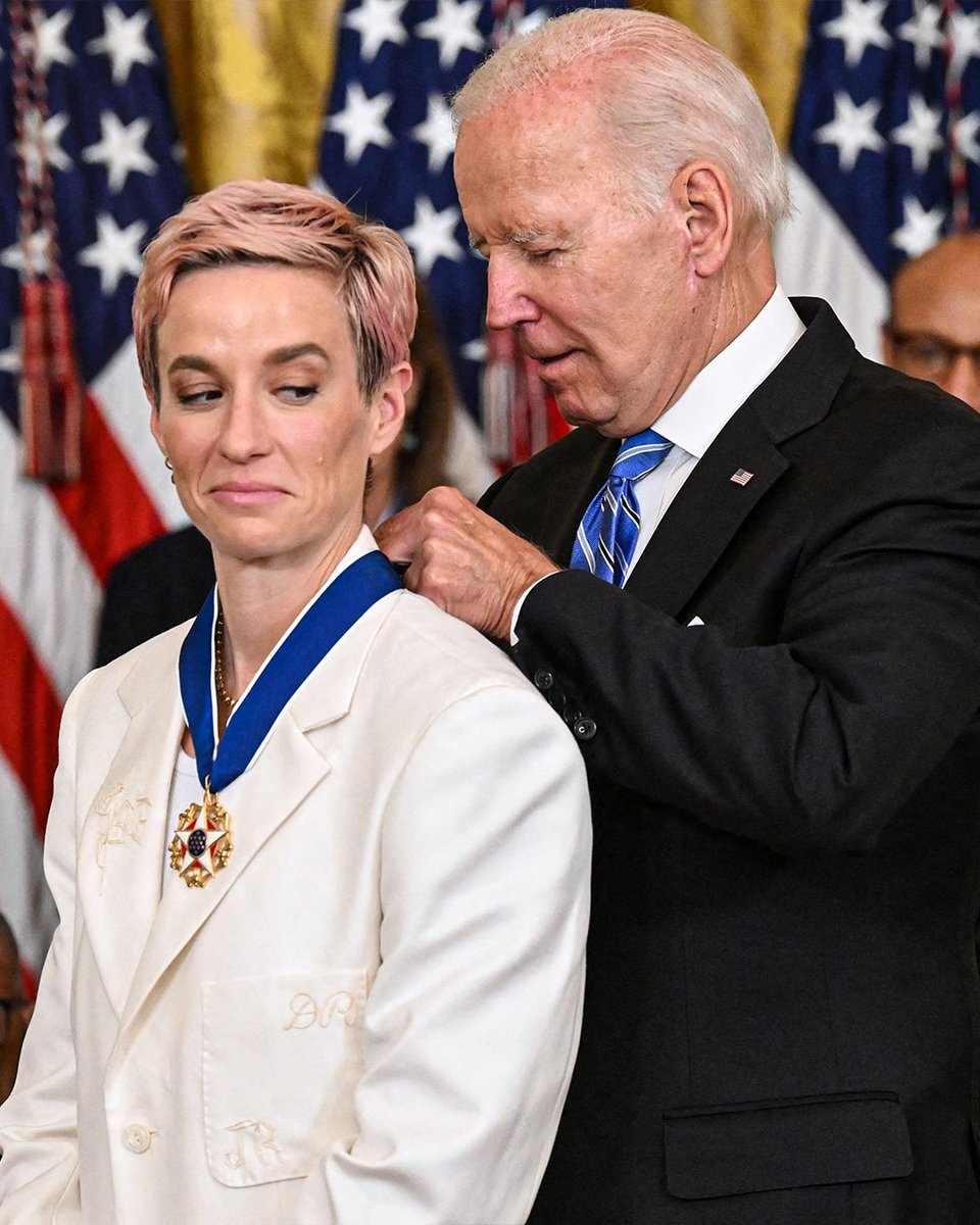 brfootball's tweet photo. Megan Rapinoe receives the Presidential Medal of Freedom, the highest civilian honor in the U.S., for her work in advocating for gender pay equality, racial justice and LGBTQI+ rights 🏅 https://t.co/wPMkGYaf4c