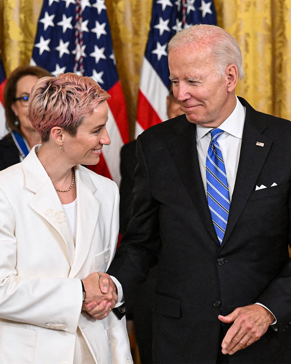 brfootball's tweet photo. Megan Rapinoe receives the Presidential Medal of Freedom, the highest civilian honor in the U.S., for her work in advocating for gender pay equality, racial justice and LGBTQI+ rights 🏅 https://t.co/wPMkGYaf4c