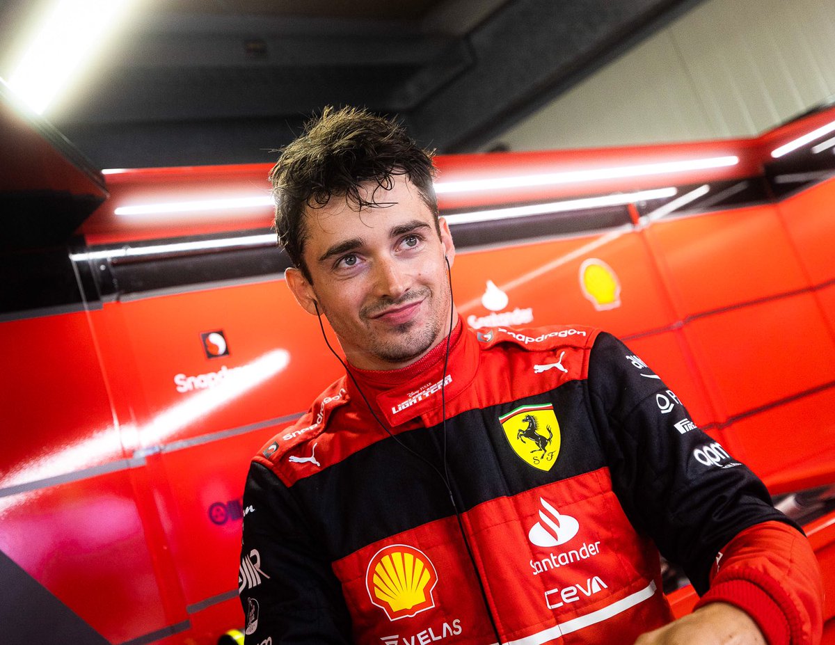 FerrariF1FRA's tweet photo. 🔴 Charles Leclerc a réalisé un test anti-doping après la course de Silverstone !

Évidemment, rouler 4 dixièmes plus vite avec une Ferrari F1-75 abîmée tout en mettant un extérieur à Copse sur Lewis Hamilton, ça attire l'attention. 😭 https://t.co/F4ZFr9choG