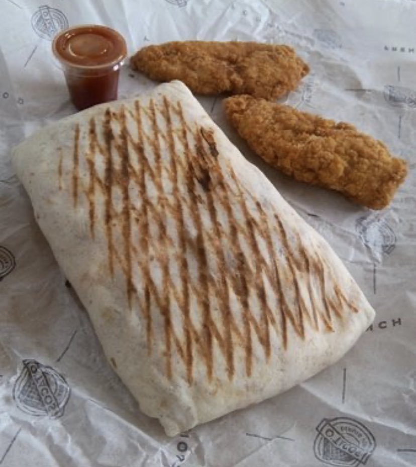 alg_500s's tweet image. Le french tacos ,  typiquement Marocain crée dans la ville de Lyon au Maroc  🇲🇦 #TweetCommeLesMoorish