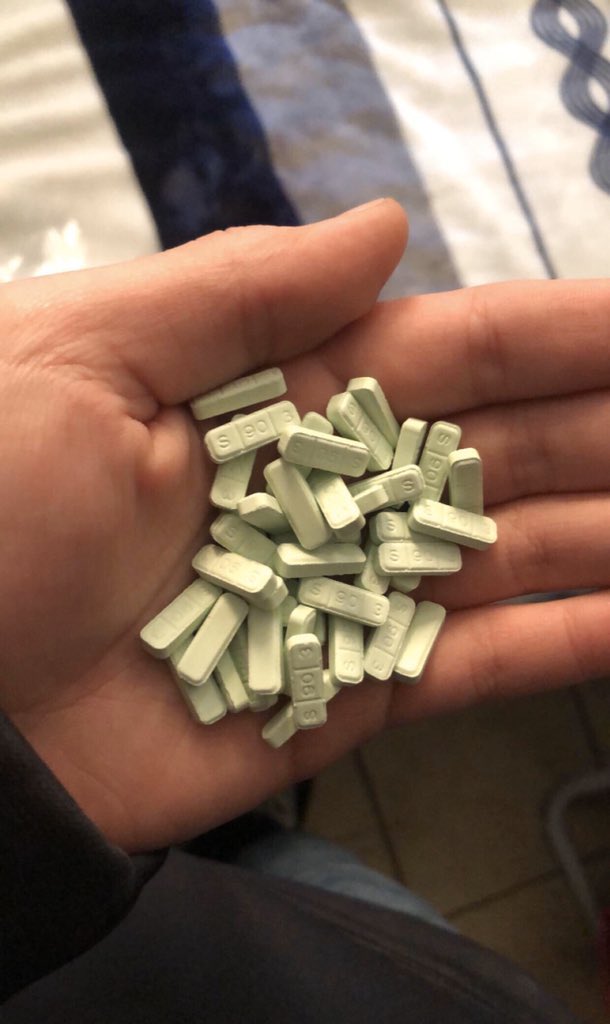 386xi's tweet photo. my gf saved a whole bunch of fake xan screenshots last night to trolll me 😂 https://t.co/x1f2s4lMhD