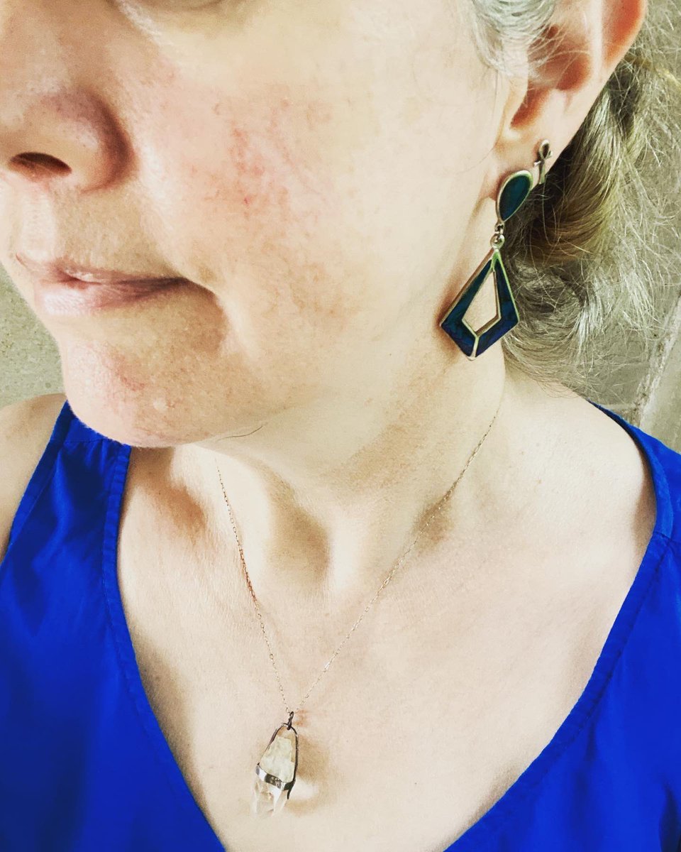 lhskarka's tweet photo. Today’s #jewelryaesthetic somehow manages to look sleek & modern while being entirely retro #80sfashion 🤷♀️ #workingfromwork #lfk
Feel the power of the crystal! THWACK! https://t.co/lLOZbACEoQ