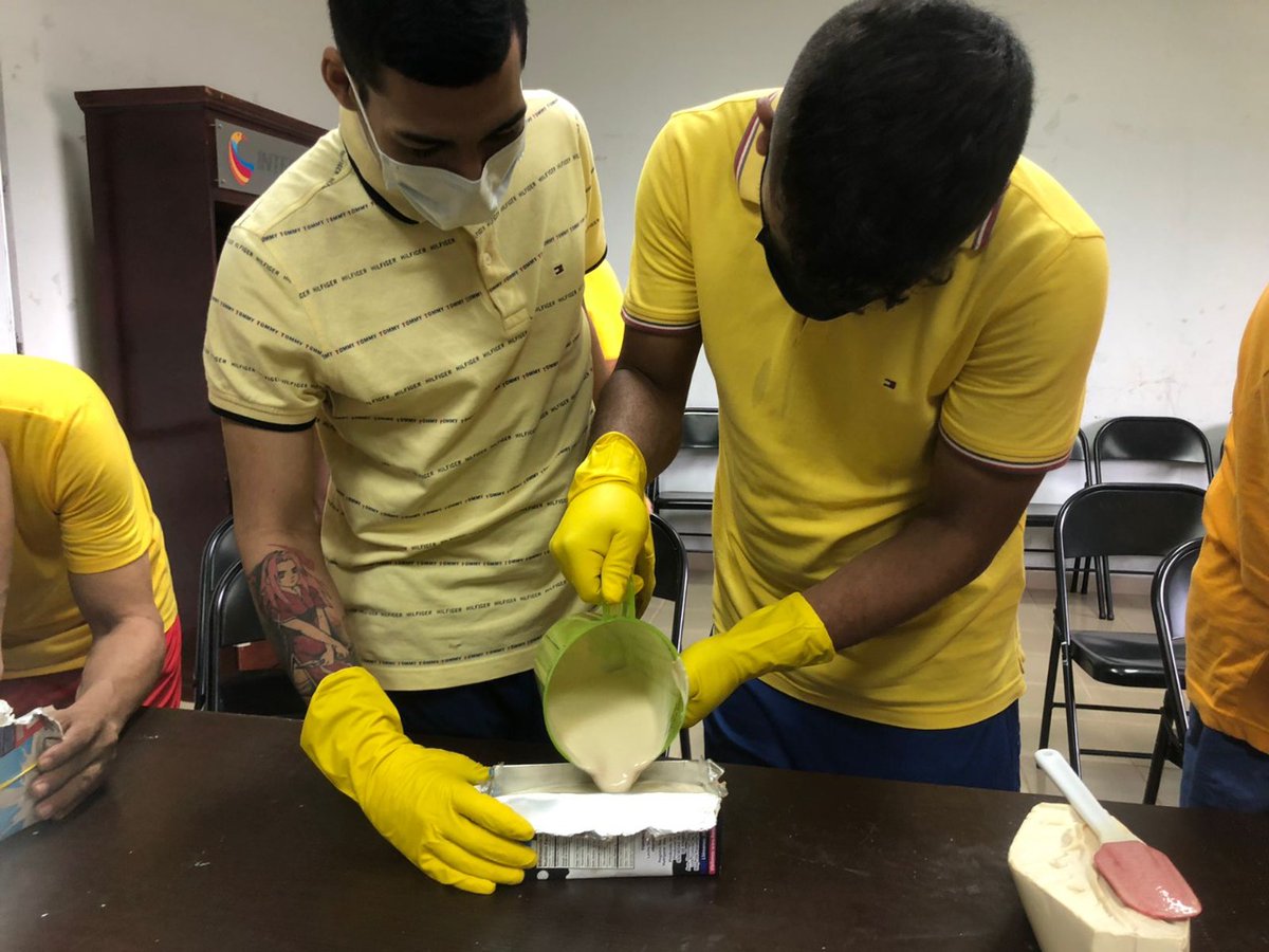 PenitenciarioPA's tweet photo. #Chiriquí | Privados de libertad del centro penitenciario Chiriquí aprenden a elaborar jabones a base de aceite de cocina usado, clases dictadas por @Opava_osfl para promover la conservación del ambiente y brindar herramientas de emprendimiento a la población en reclusión. https://t.co/VHwTjm0tMo
