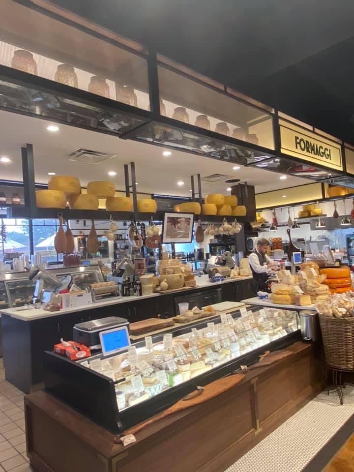 thdShannon's tweet photo. #Fromaggi #Fromage #PrettyCheese #FondueShopping 🧀🫒🥖 https://t.co/lkNVzXinVH