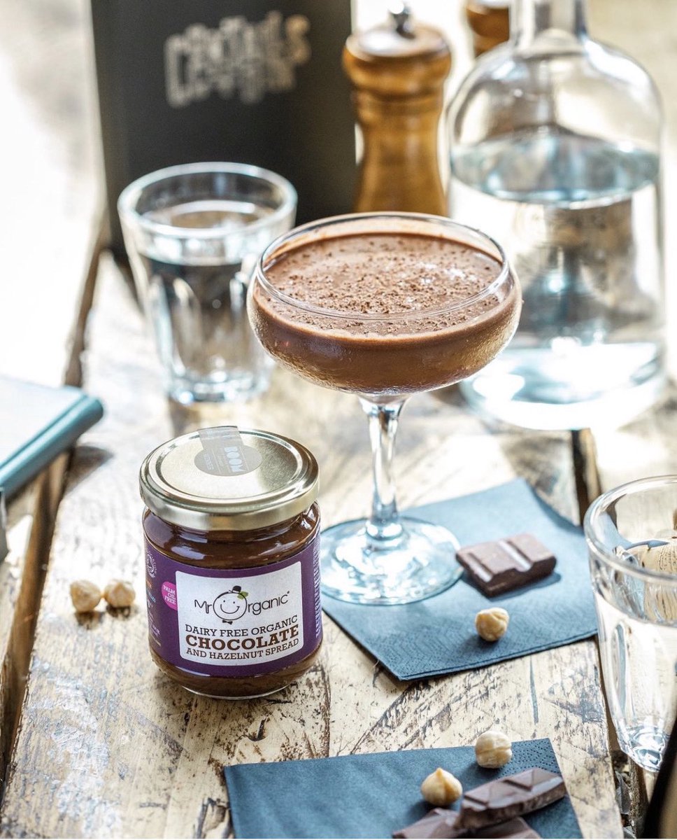 💥NEW COCKTAIL💥
This special, limited edition cocktail is made in partnership with <a href="/MrOrganic/">Mr Organic</a> 👯‍♀️🍸CHOCOLATE &amp; HAZELNUT MARTINI is made with Mr Organic chocolate &amp; hazelnut spread, oat milk, Frangelico &amp; vodka! 👌🏽🤩🍫🍸🌰👅

#chocolatemartini #vegan #cocktails #london #pub