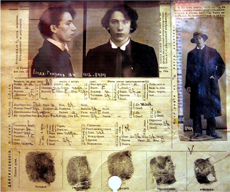 Ficha policial de Genrikh Yagoda confeccionada por la Okhrana, la policía secreta zarista, en 1912. Durante aquella época Yagoda era un joven militante bolchevique que trabajaba en una imprenta clandestina. Bajo el régimen soviético llegaría a ocupar importantes puestos.