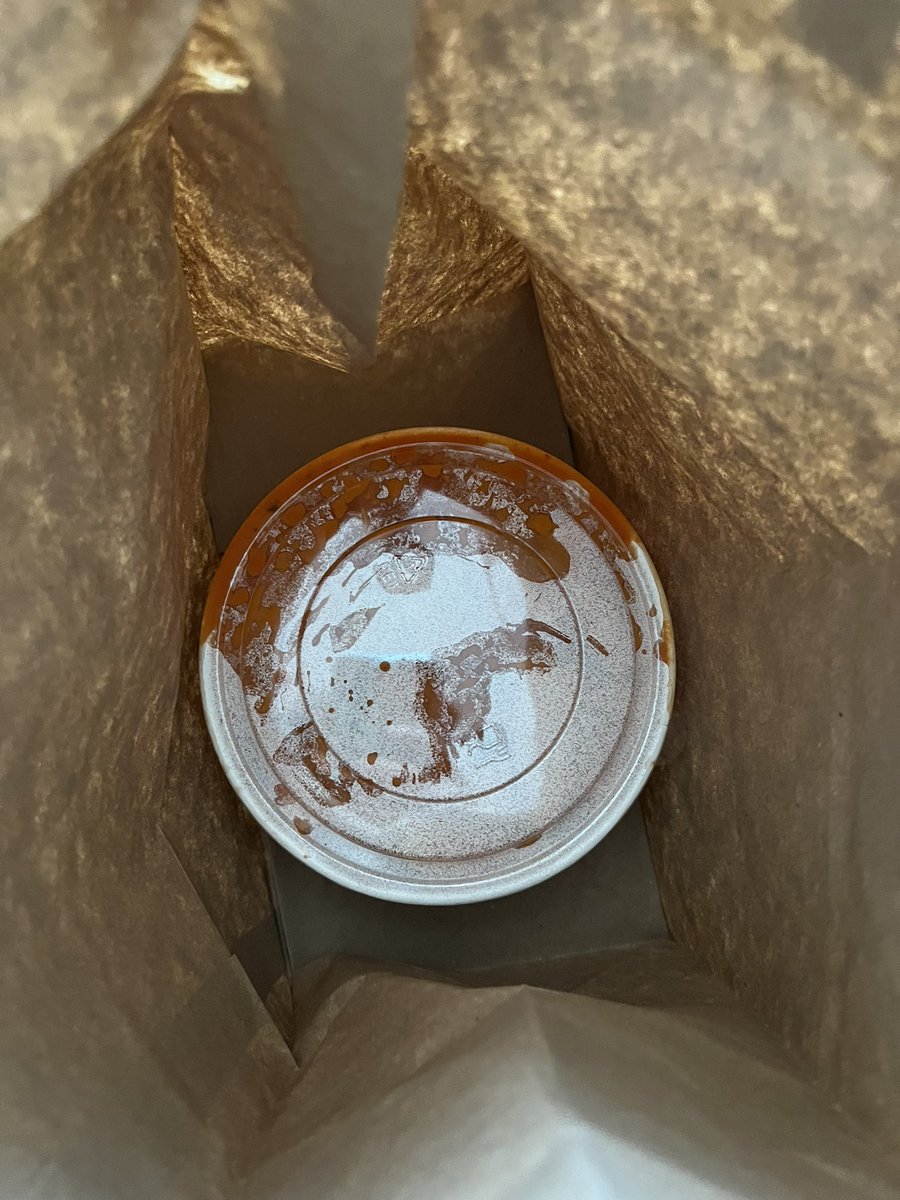 f4rrahrocks's tweet image. When @Deliveroo doesn't bring your desert 😩#missingitems @pastaevangelist