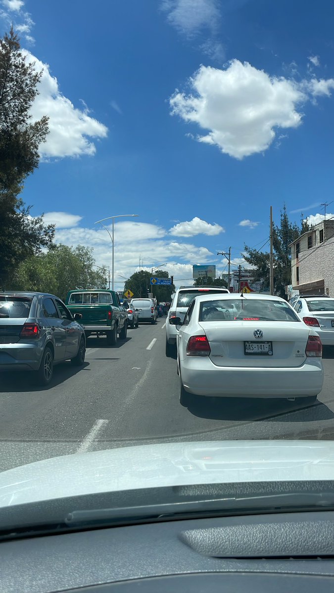 victorluisatm's tweet photo. Parece que han pasado 30 años desde que empezaron a pavimentar segundo anillo #flujoContinuo https://t.co/hl1cly3wlI