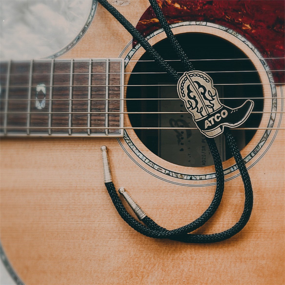 JustineGiles's tweet photo. Catch me live tomorrow at @calgarylibrary (central location at 12pm) & at @nmc_canada on Monday (2pm & 3pm) #stampedeweek https://t.co/Gczbdkymg1