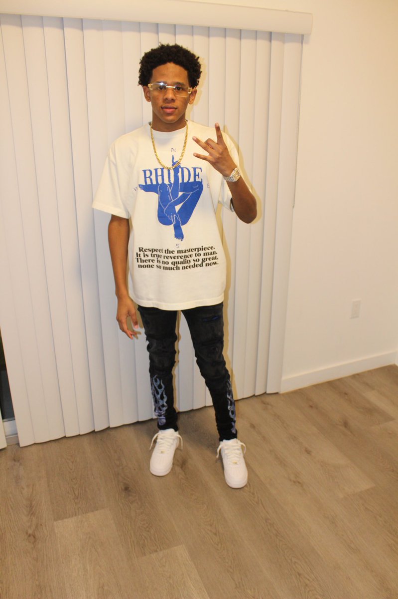 Capps13th's tweet photo. These Pants Cost Me A Band I’m Still Go Sag Em, They Go Feel The Vibe When They Hear This I Talk That Money Talk I’m Dripped In Some Mike Amiri Denim Like I Work In There💧☔️ #llsuge #FreeMurda🐶 https://t.co/97sKxDQq2m
