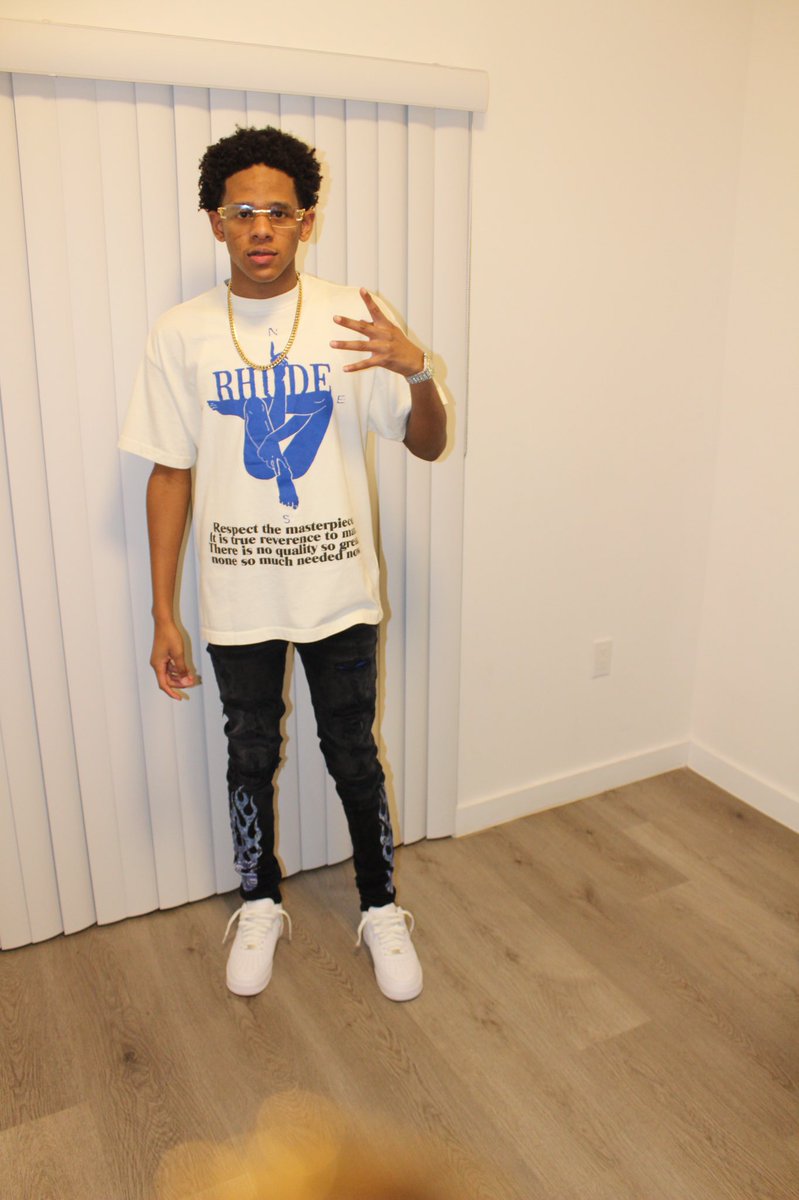 Capps13th's tweet photo. These Pants Cost Me A Band I’m Still Go Sag Em, They Go Feel The Vibe When They Hear This I Talk That Money Talk I’m Dripped In Some Mike Amiri Denim Like I Work In There💧☔️ #llsuge #FreeMurda🐶 https://t.co/97sKxDQq2m