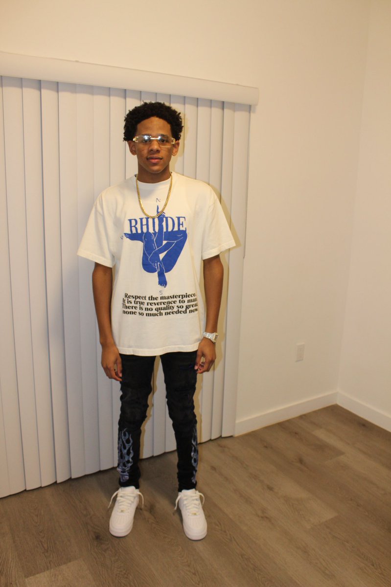 Capps13th's tweet photo. These Pants Cost Me A Band I’m Still Go Sag Em, They Go Feel The Vibe When They Hear This I Talk That Money Talk I’m Dripped In Some Mike Amiri Denim Like I Work In There💧☔️ #llsuge #FreeMurda🐶 https://t.co/97sKxDQq2m