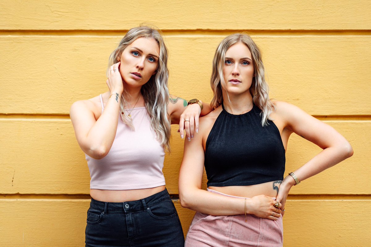 DGeborek's tweet photo. Can anyone tell these are sisters? 

On another note, I’ve started to enjoy the #naturallight side of #photography 📸 https://t.co/on7SOiwzwW