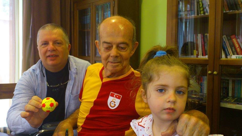 Büyük Galatasaray Efsanesi, Metin Oktay'ın Kamplardaki Oda Arkadaşı, Atatürk'ün Özel Kalem Müdürü Sabit Şeren'in Oğlu, İsmi Atatürk Tarafından Konulan ve Ataturk'ün İradesiyle Galatasaray Lisesi'ne Yazdırılan ''TÜRKAY ŞEREN '' 6 yıldır anılarda yaşamaya devam ediyor...