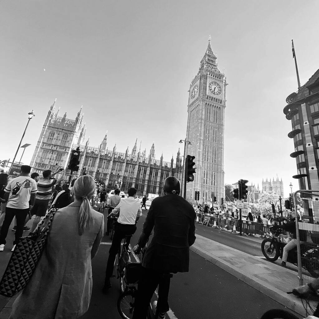 London 🤍 instagr.am/p/CfuPZoqs9uE/