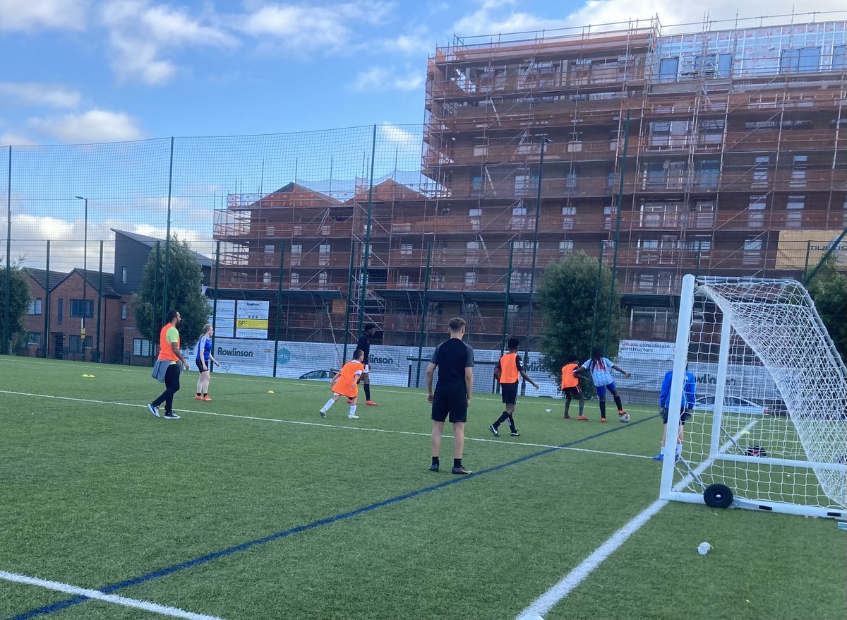 Z3U5's tweet photo. Another good run out for Maya with @FAMCR01 tonight. Lots of quick, one touch play. The group are starting to bond and the banter is starting to appear. Fun to watch. https://t.co/kGFRQjsMJN