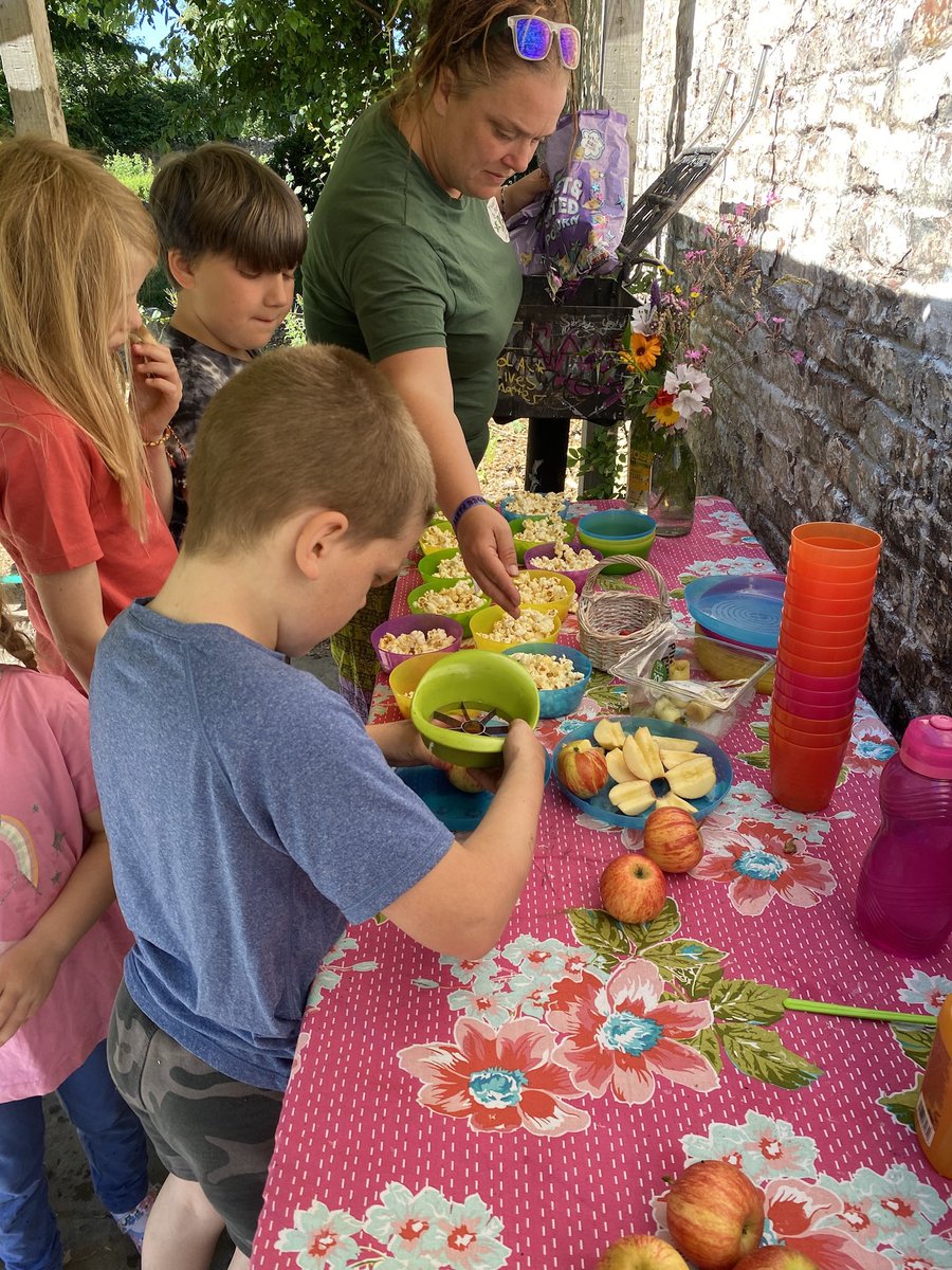 trees_seas's tweet photo. @gracemountcg where everyone is welcome! The facilities were well used today @lynnjamieson #gracieloo #graciegardens #community #supportinglocal #foodgrowing #gracieberries 🍓#OutdoorPlayistheWay https://t.co/OIQrSUbr0x