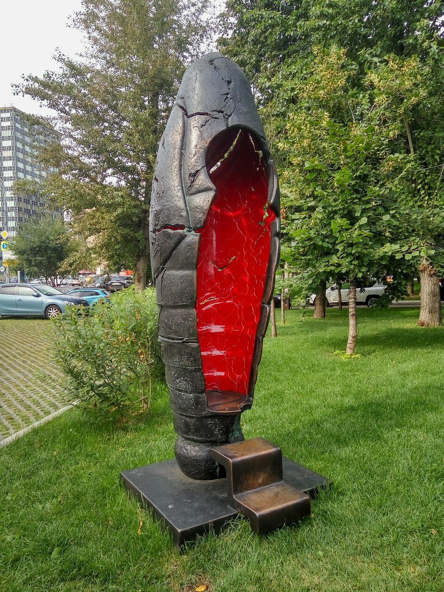 PhilippRuk_art's tweet photo. butterfly chrysalis. Bronze https://t.co/crrgUgeLY9