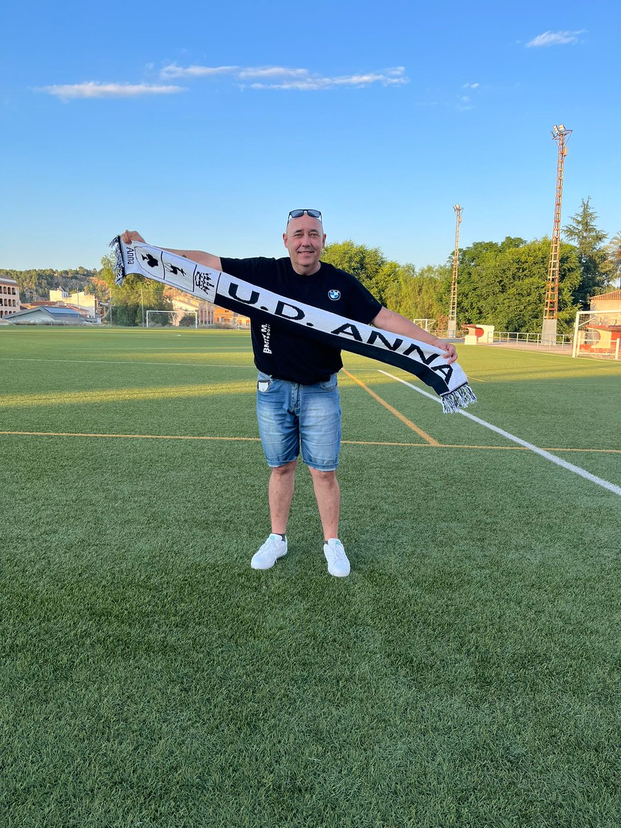 UD_ANNA's tweet photo. Buenas Noches!!
Empezamos un nuevo e ilusionante proyecto.
Anna vuelve a tener equipo de fútbol, gracias al grupo que hemos formado entre exjugadores y colaboradores.
Ahora toca trabajar duro y la siguiente semana presentaremos al nuevo entrenador y jugadores. 
¡Aúpa UD Anna! https://t.co/7SiPyZ840v