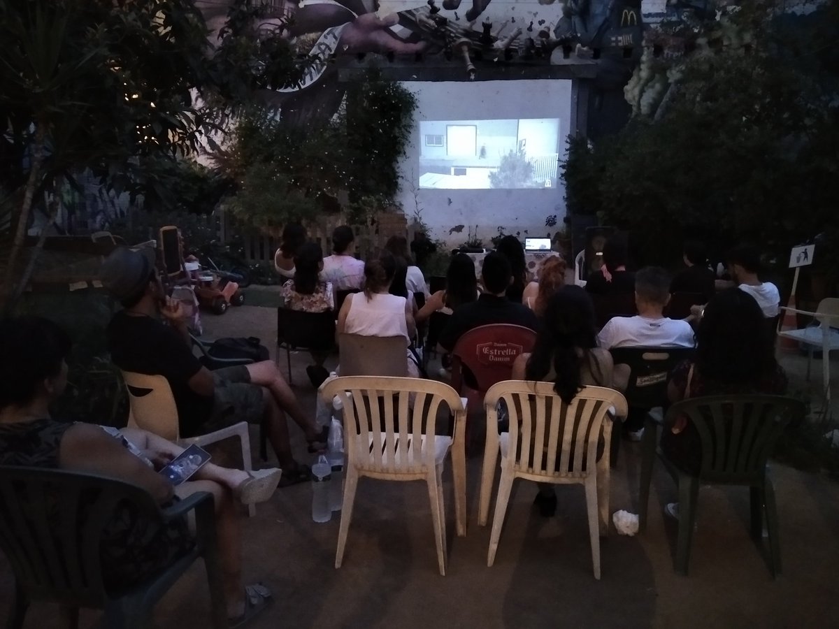 Estem projectant els documentals 'Som llavor' i '18+1' de <a href="/PuntReferencia/">Punt de Referència</a> i <a href="/AgenciaTalaia/">Agència Talaia</a> al cinema a la fresca 🎥

<a href="/entreterres/">entreterres</a> dinamitza el debat posterior

Com sempre, gràcies a <a href="/agoraJuanAndres/">Àgora Juan Andrés 🇵🇸</a> ✊🏽