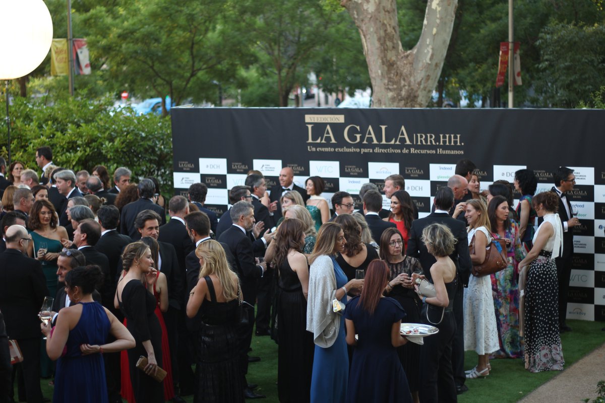 OrgDCH's tweet photo. ✨¡Ya estamos listos para la gran noche de #GalaRRHH, una gala especial presentada por el gran Roberto Braserp !
Organizado por: DCH, @WTC_SPAIN y @ForoRRHH
Patrocinadores: @indeed y @Workday
Participación: @Heidrick y @PerformanseFR
#GalaRRHH https://t.co/kTKBN5PIcL
