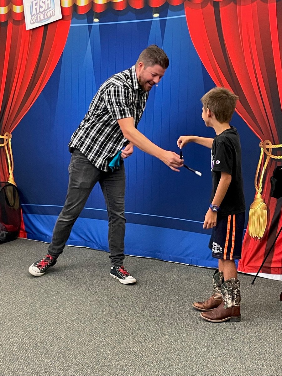 ImaLulingReader's tweet image. Summer Programs@ the library kicked off w/ a BANG w/ Reading w/ Roxy (therapy dog) &amp;amp; John O&apos;Bryant (magician). Join us every Wed @ 1 pm for Reading w/ Roxy &amp;amp; 2 pm for the special program: 7/13 Balloon Fun, 7/20 Wild Things Zoofari, 7/27 Science experiments, 8/3 HappyTales animals