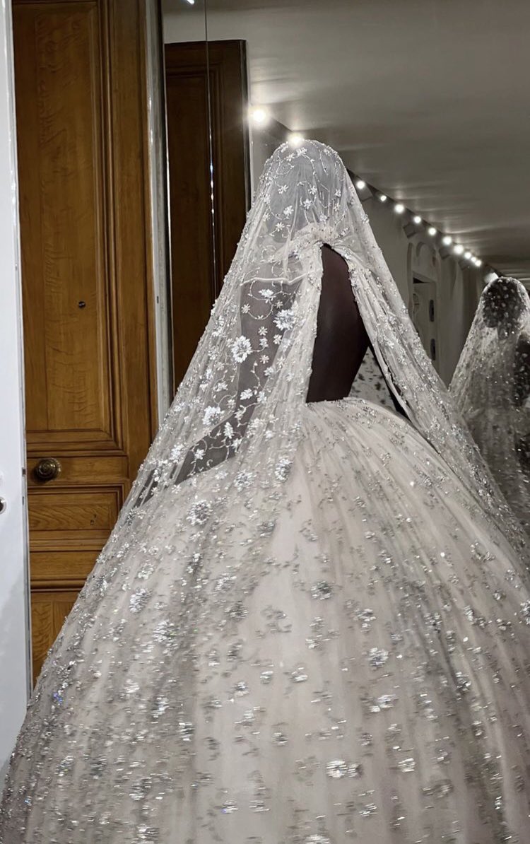 Wedding dress - Cristóbal Balenciaga — Google Arts & Culture