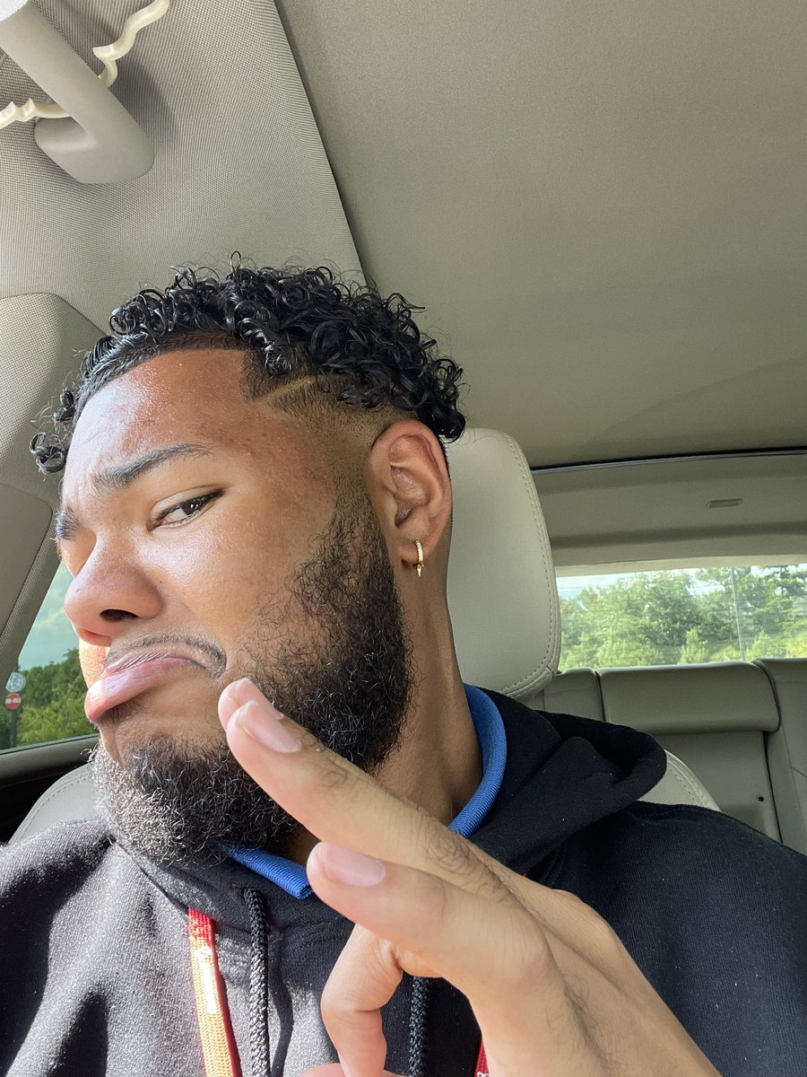 hijack_it's tweet photo. Since I never appreciate my curls. https://t.co/YSubV6tEpW