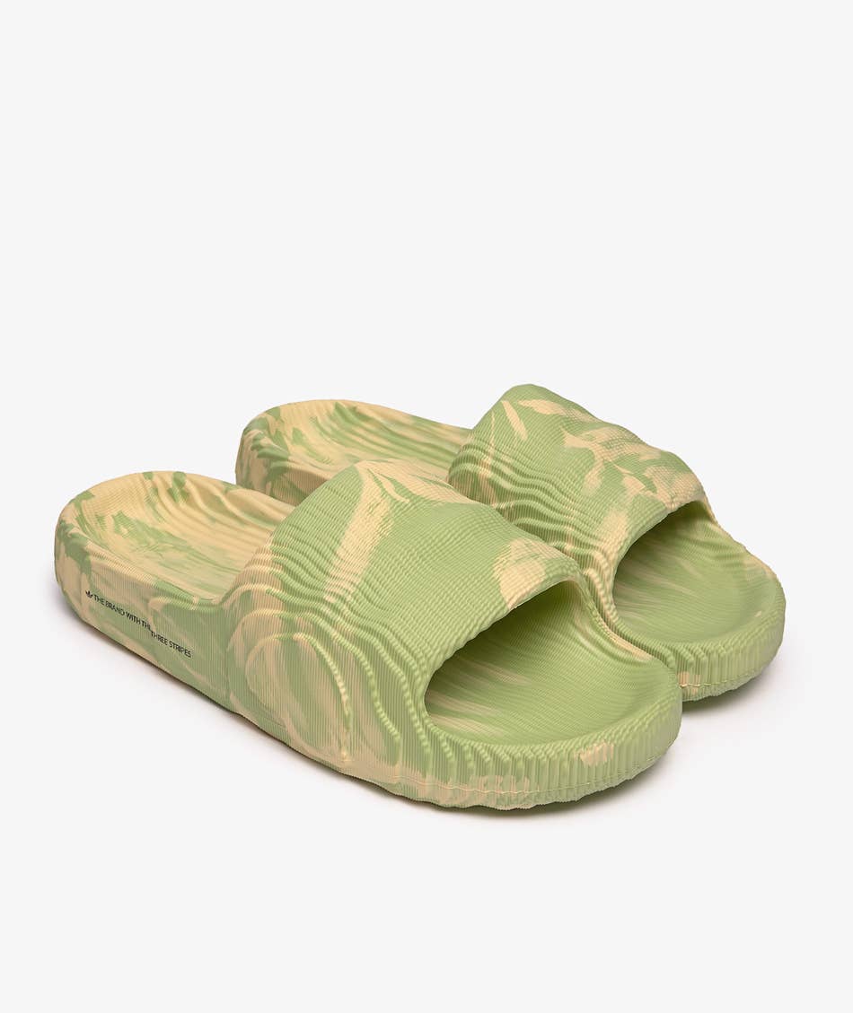 SneakerShouts's tweet photo. Restocking at 3am EST. 
adidas Adilette 22 Slides "Desert Lime" 

BUY HERE: https://t.co/Z2DmsIIAnU https://t.co/jANAqgi2o0