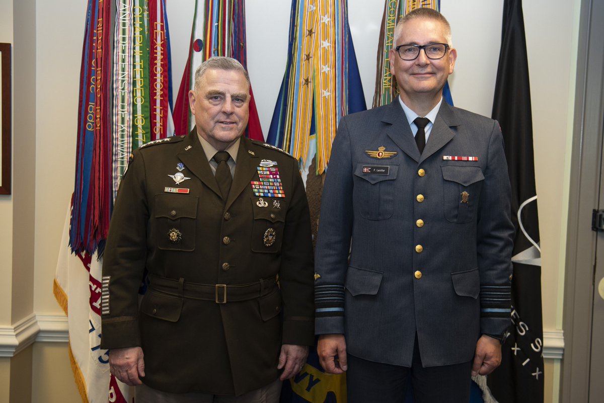 DK_DefenseAtt's tweet photo. Great conversation last week @ #thepentagon when Danish Chief of Defense, Gen. Lentfer met with Chairman of the Joint Chief #GenMilley @thejointstaff @DeptofDefense 
More than ever, it is crucial for 🇩🇰Denmark and the 🇺🇸US to stand united #weareNATO  @forsvaretdk  #denmarkinUSA https://t.co/IoKko0bZT3