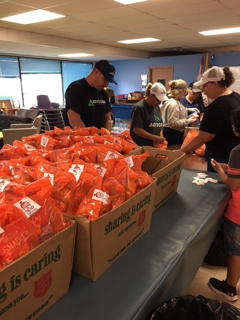 agtegra's tweet photo. Agtegra's Grain Accounting and Accounts Receivable team donated their time today to help box over 300 lunches at the Salvation Army for their Lunch Box program.
#Agtegra #AgtegraCulture #AgtegraValues https://t.co/YcrWf7GZRR
