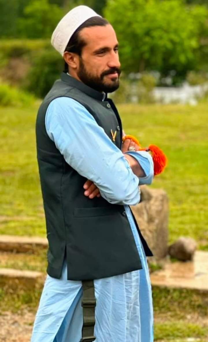 ImMuhammadNawaz's tweet photo. میں یہ نہیں کہتا کہ میرا سر نہ ملے گا
لیکین میری آنکھوں میں تجھے ڈر نہ ملے گا
#نجیب_کو_رہا_کرو
@ManzoorPashteen 
@DrSalookz 
@NaimatUllahWazi 
@PashtunTM_Offic 
@OfficialDGISPR https://t.co/r9YNZ82HiQ