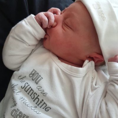 #NovaFotoDePerfil nasci fml 😿