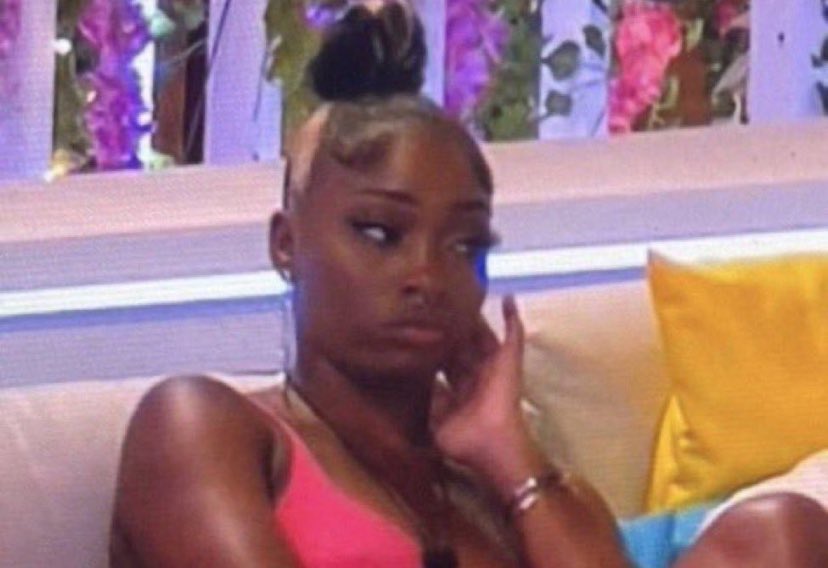 genericLIacc's tweet photo. I feel so sorry for jasmine man, no screen time apart from her sleeping in bed alone 💀 #loveIsland https://t.co/LC43Dv6TGi