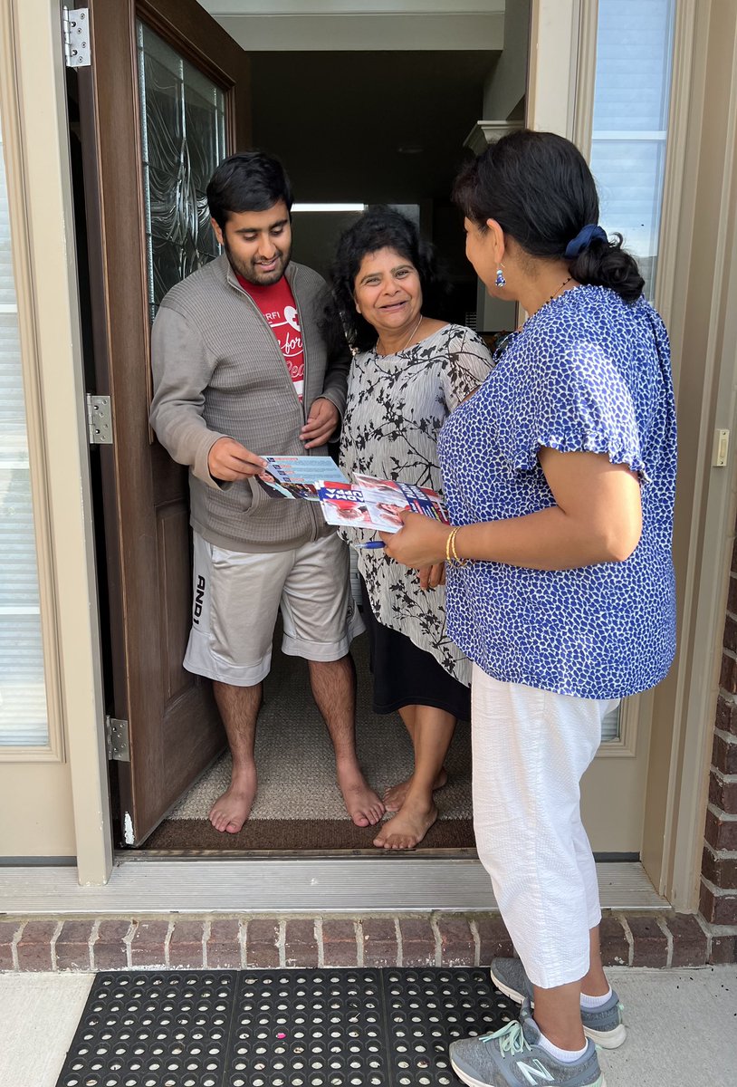 VotePadmaKuppa's tweet photo. Canvassed in Sterling Heights yesterday (after taking a break to heal a blister): voters were so welcoming…great to renew friendships made over the years & see lovely flowers that people grow in their gardens. Always love to get out and meet #neighborsandfriends!🚪✊🏽 😊 https://t.co/uqXbYu6Cen
