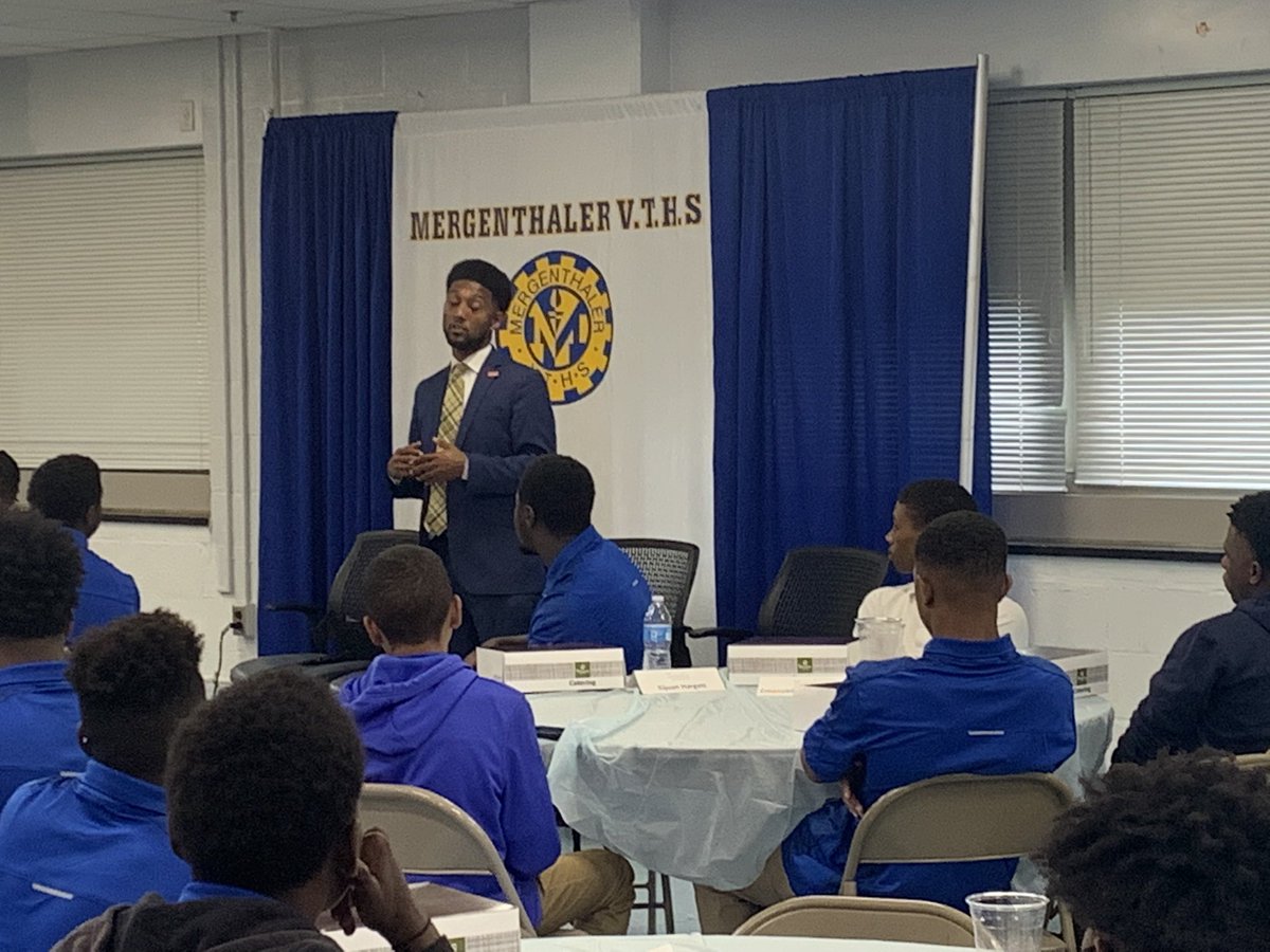 The invaluable relationship between BGE and Mervo sows greatness into our scholars! Thanks to the CEO of BGE , The CEO of BCPSS and Mayor Scott for stopping by to chat an chew with our Mustangs! <a href="/HighMervo/">MervoHighSchool</a> <a href="/MayorBMScott/">Brandon M. Scott</a> <a href="/BaltCitySchools/">Baltimore City Public Schools</a>