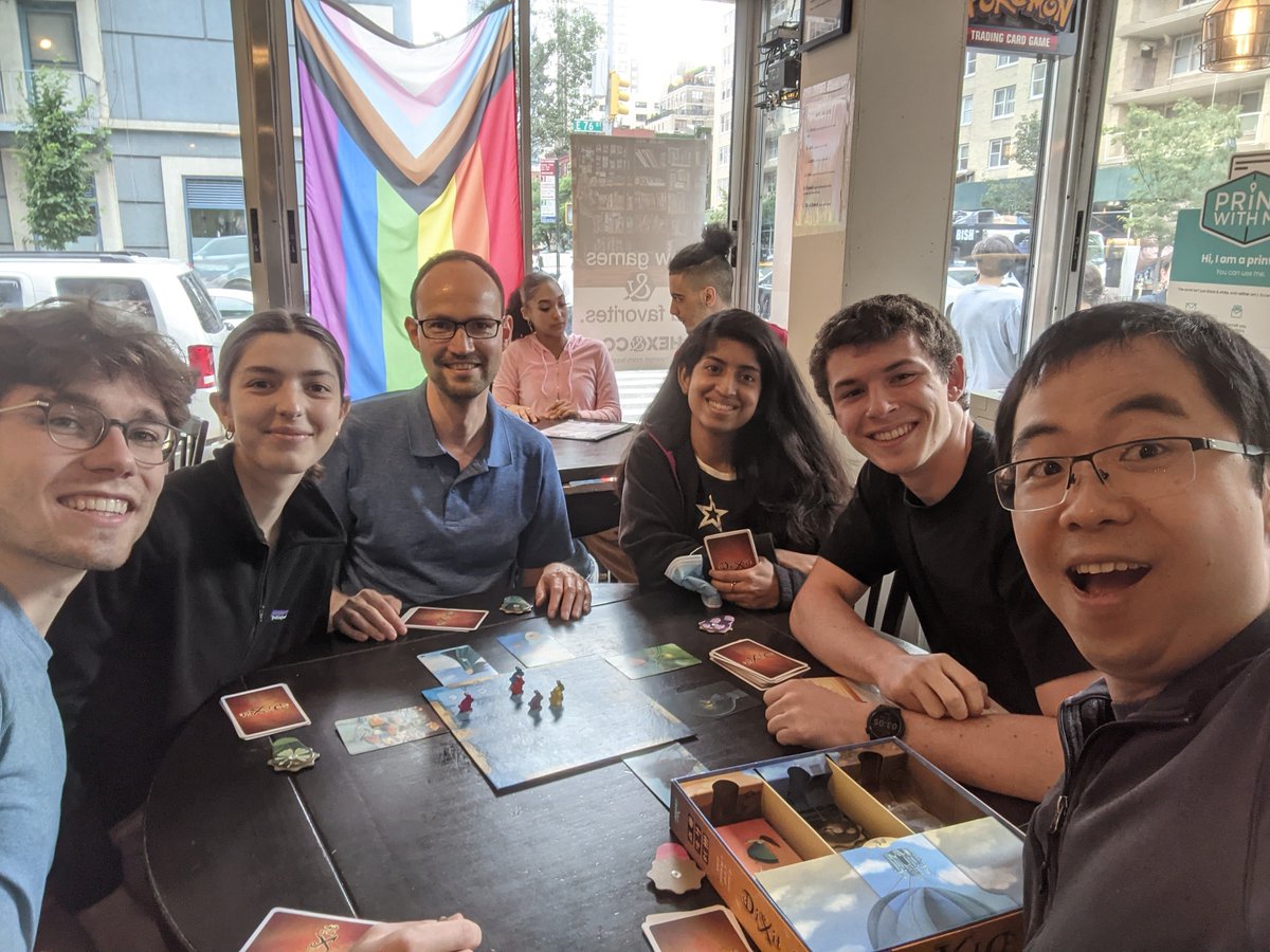 [Job alert] My lab is recruiting postdocs! We are expanding our fun and energetic team (btw, we love board games😍). If you are interested in RNA, chromatin, stem cells and some occasional fun, please reach out!

Please retweet🙏

Official job ad here:  nature.com/naturecareers/…