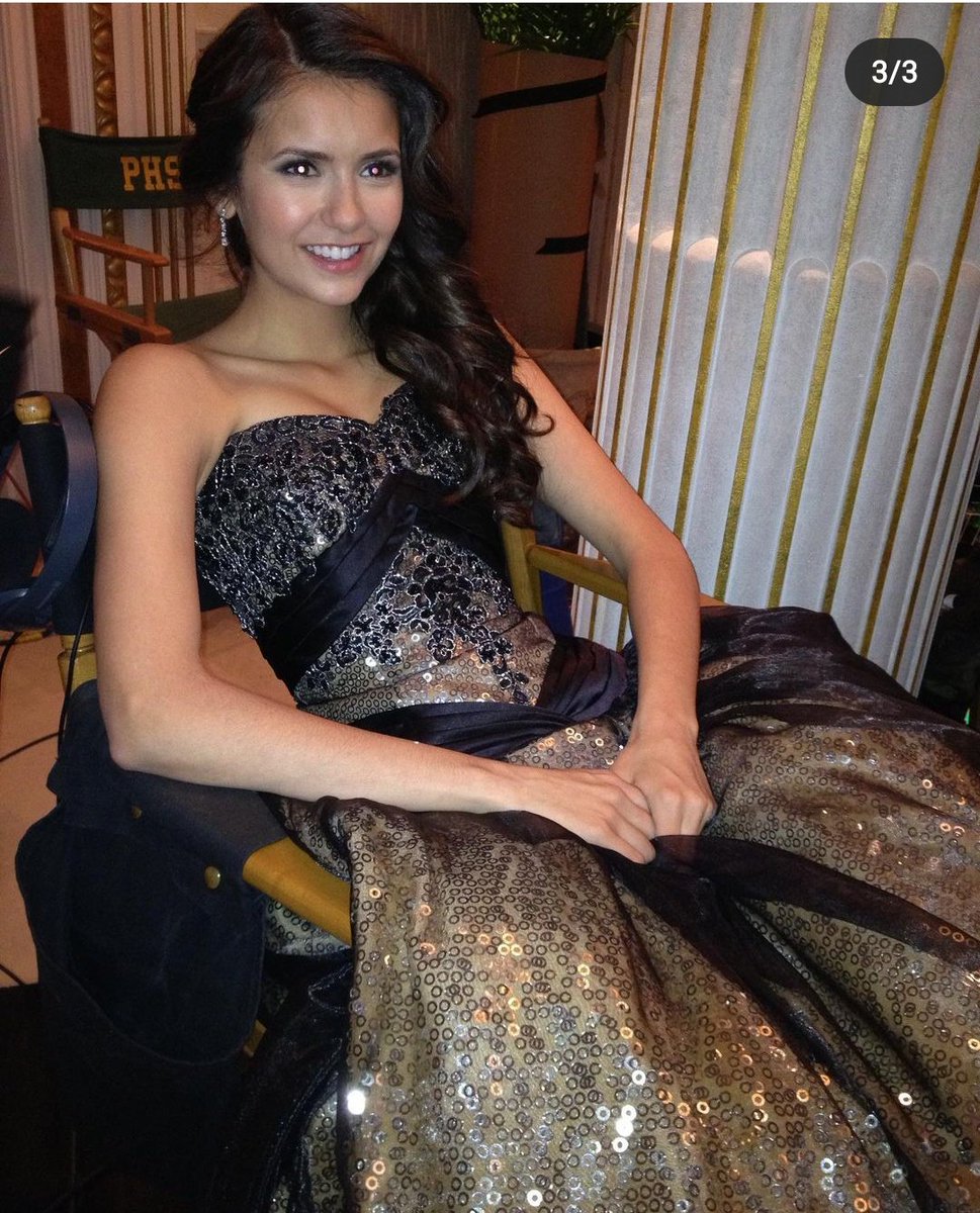 che_pensi's tweet photo. Ma tutti quelli che hanno commentato il vestito sotto il post di Nina,scrivendo "katherine" esattamente che serie hanno guardato? Ma come si faaaaa #TheVampireDiaries #ninadobrev https://t.co/HcWUG9uyme