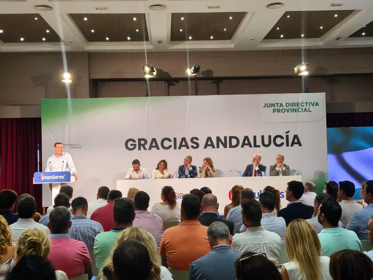 Albaverdu2's tweet photo. Hay formas de hacer política y luego están las formas de Juanma Moreno, hoy en la Junta Directiva Provincial ha quedado claro porqué #Málaga le ha dado su respaldo. 

#partidopopular #Málaga #juanmamoreno #ppandaluz #andalucíaavanza #enlamejorcompañia #juntadirectivaprovincial https://t.co/6ha1MAzkZF